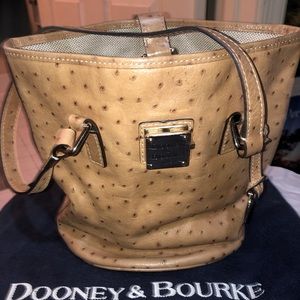 Dooney and Dourke like new tan small hand bag